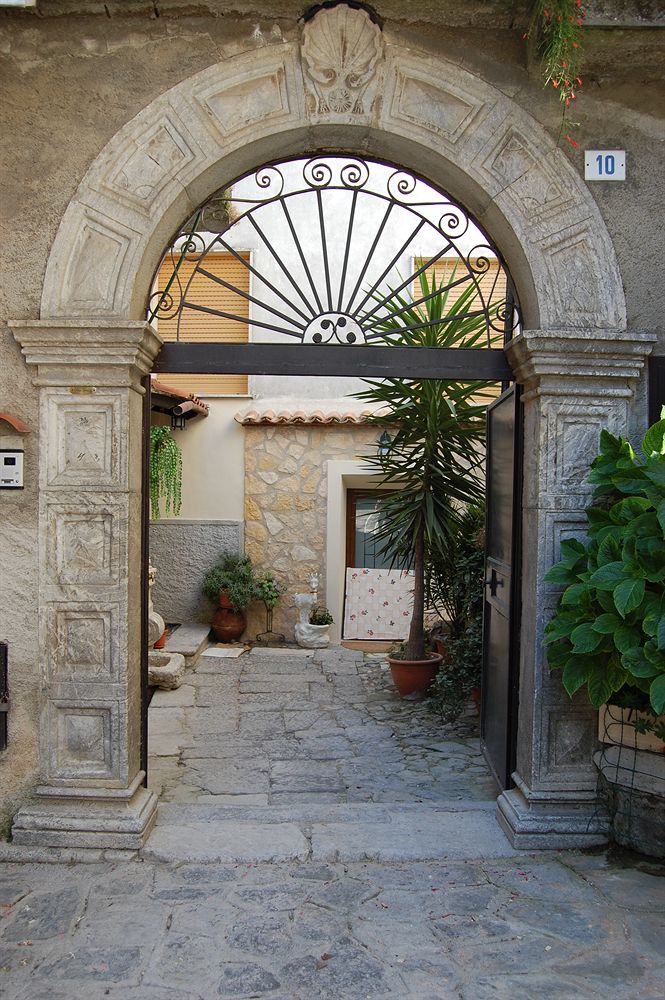 Hotel Ristorante La Pergola — hotel in San Giovanni A Piro