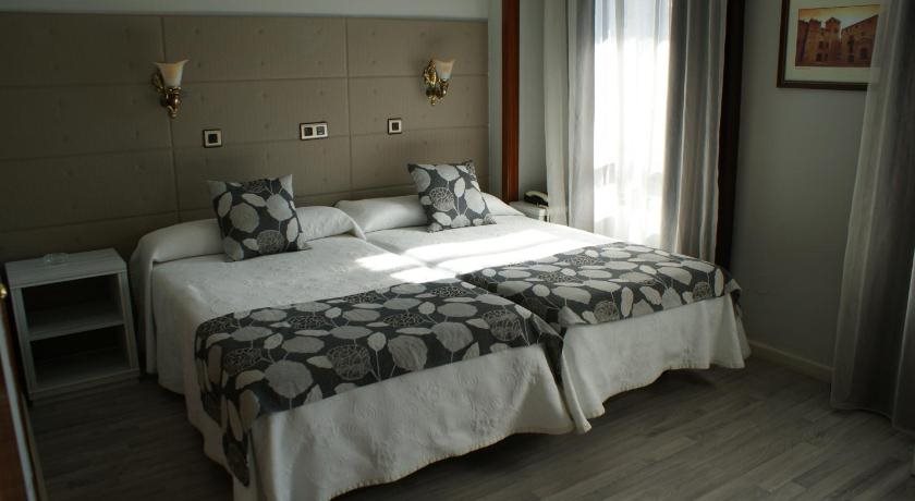 Hotel Los Naranjos — hotel in Caceres