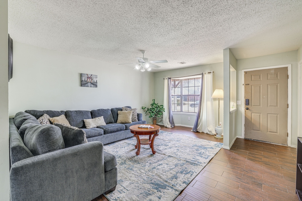 Rogers Vacation Home w Yard: 5 Mi to Bentonville - featured photo