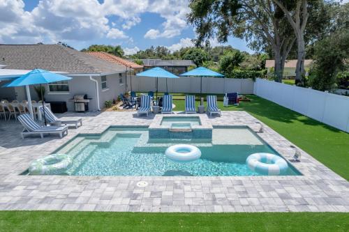 Your Beach Getaway Putt Putt Bikes Game Room BBQ — 4-Star Luxury Hotel in Largo, United States