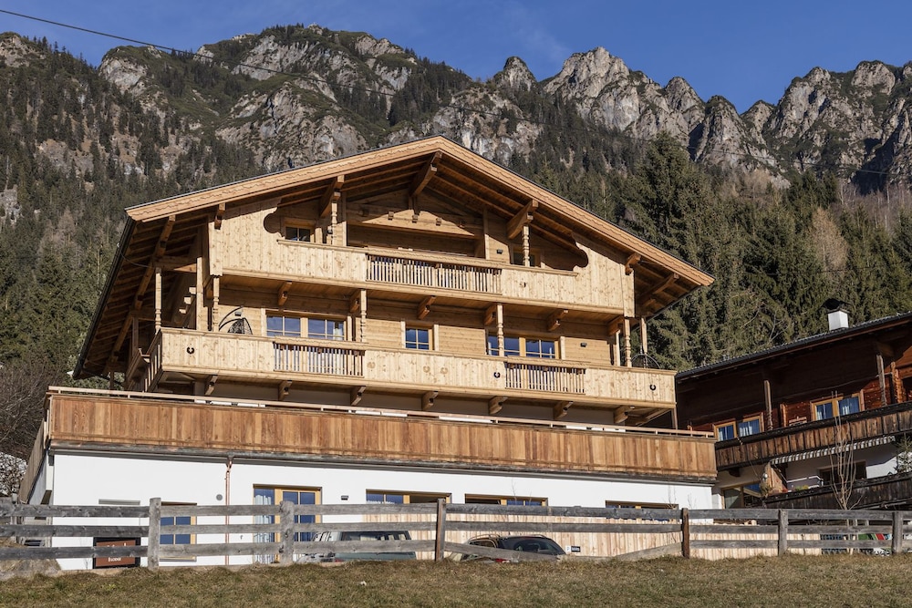 Alpbach Lodge Chalet Superior — 4-Star Luxury Hotel in Alpbach, Austria