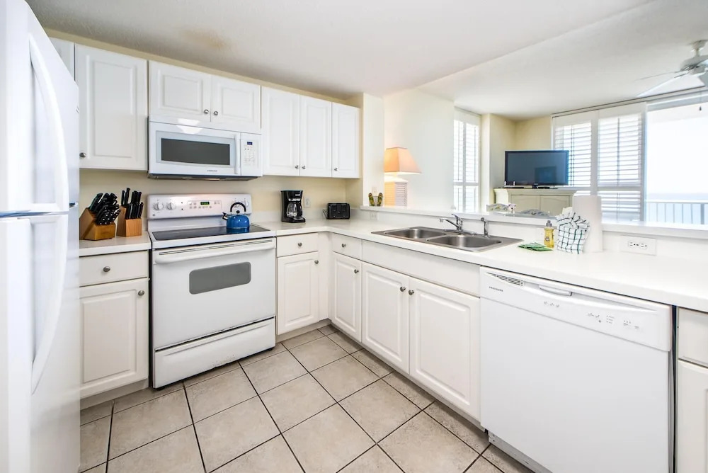 Majestic Beach Towers 1 1615 - photo 15