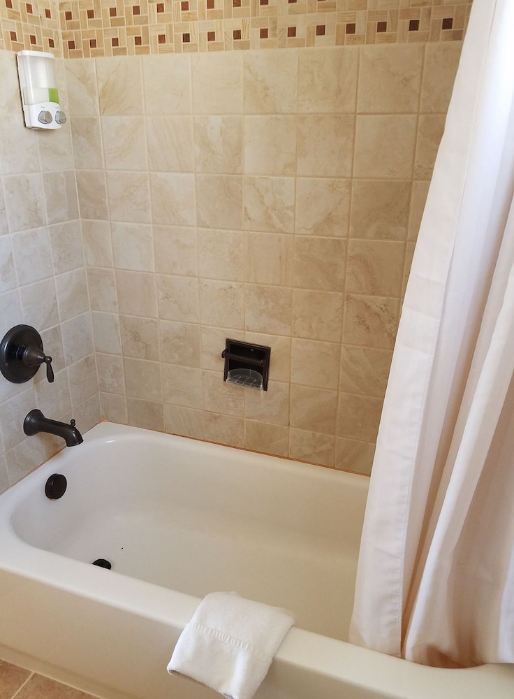 Aquarius Inn - photo 35