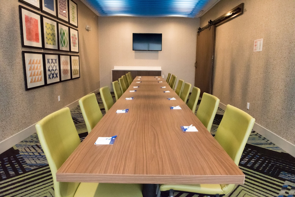 Holiday Inn Express & Suites Louisville N Jeffersonville by IHG - photo 21