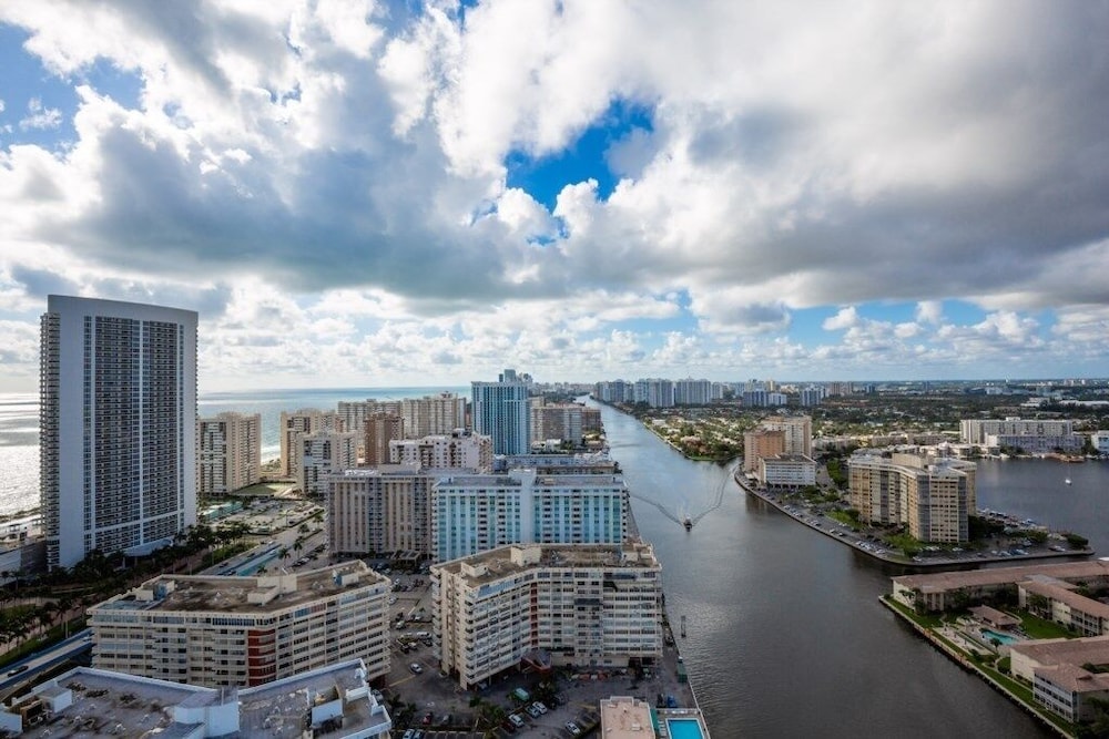 Hyde Beach House Luxury resort 3 Bedroom Condo by RedAwning - photo 52
