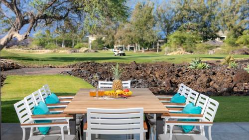 PiH Family Tides Five Bedrooms Resort Pool Waterslide Pass — 4-Star Luxury Hotel in Waikoloa, United States
