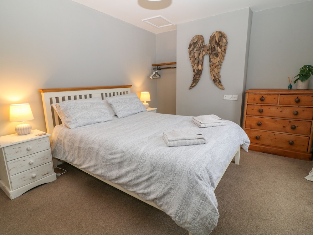 6 Milton Place — Bideford — photo 3