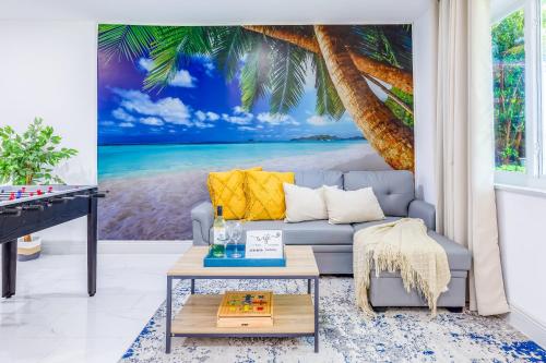 Angies 10 Min Beach 10 People Terrace Families in Hollywood, United States