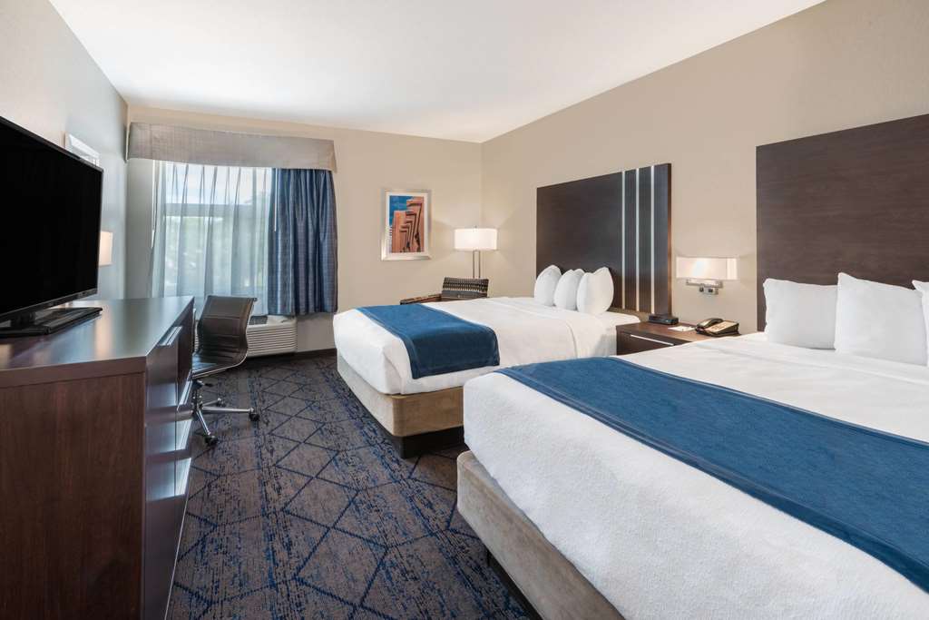Baymont by Wyndham Albuquerque Airport - photo 10