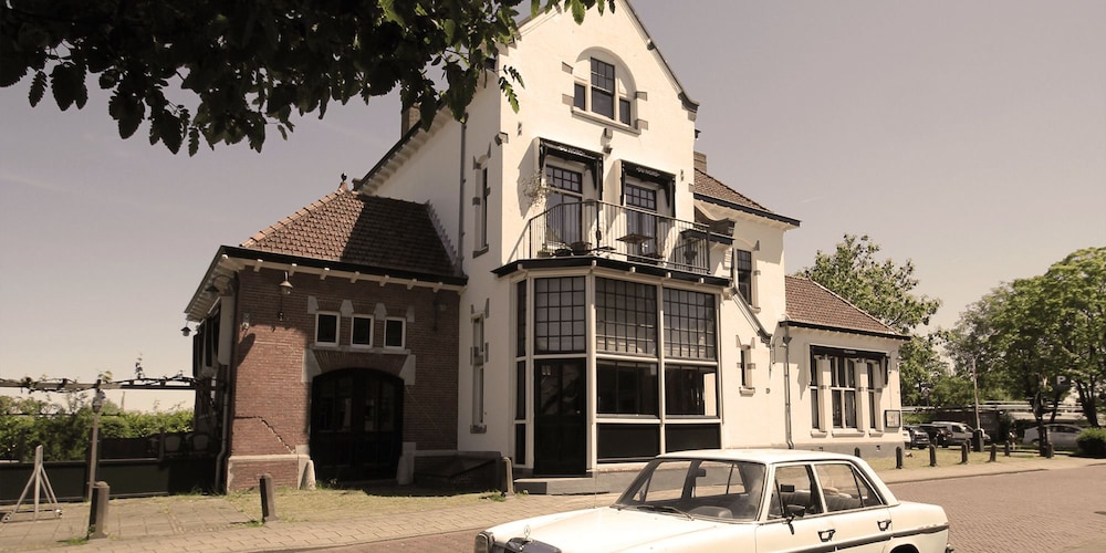 Het Spoorhuis Uithoorn — 4-Star Luxury Hotel in Uithoorn, Netherlands