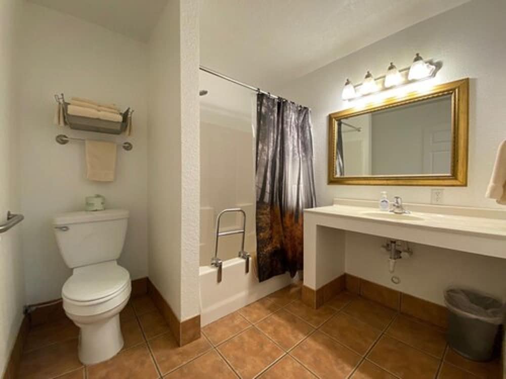 The Snuggle Inn - photo 64