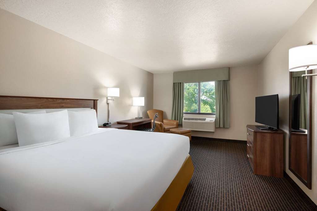Travelodge by Wyndham Vaughn - photo 13