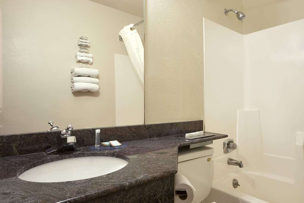 Travelodge by Wyndham La Porte Michigan City Area - photo 13