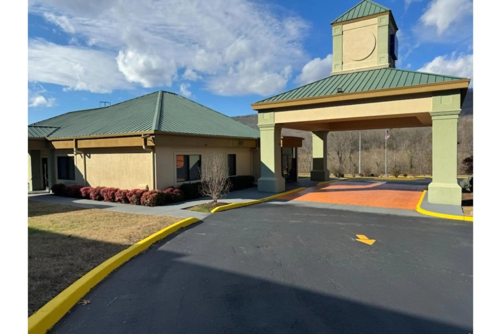 Travelodge by Wyndham Harriman - photo 17