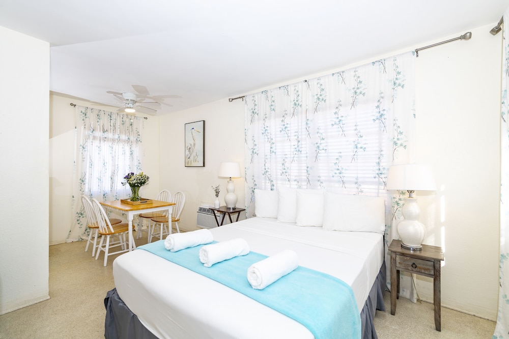 Tropic Isle Hotel and Apartment - photo 22