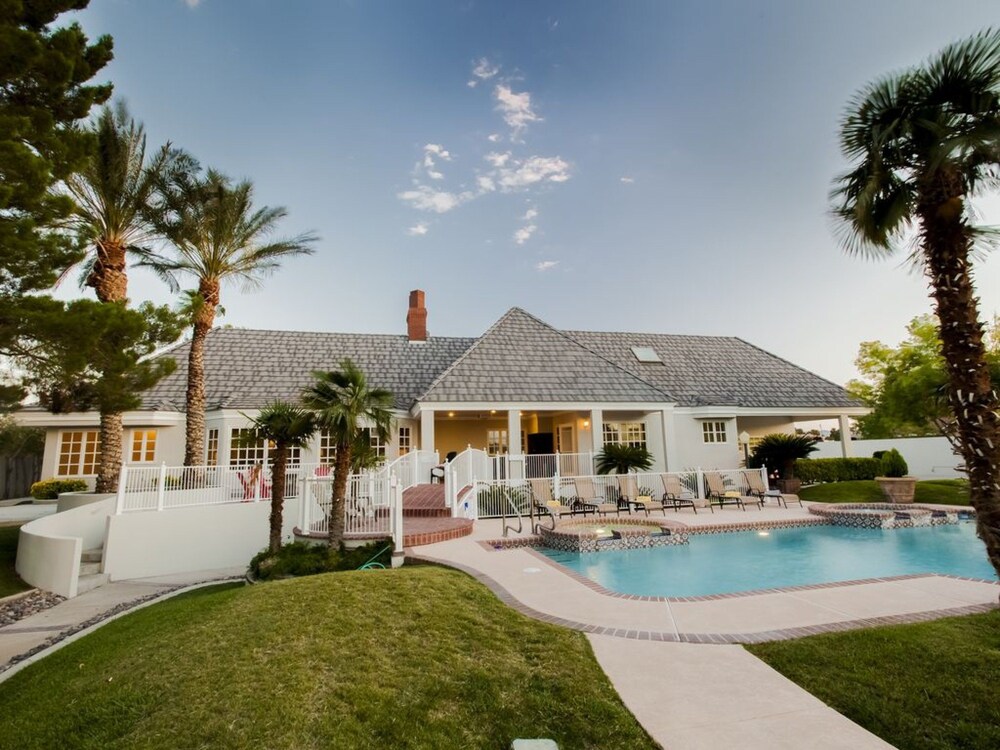 Villa Carota 6 bedrooms and a Casitas