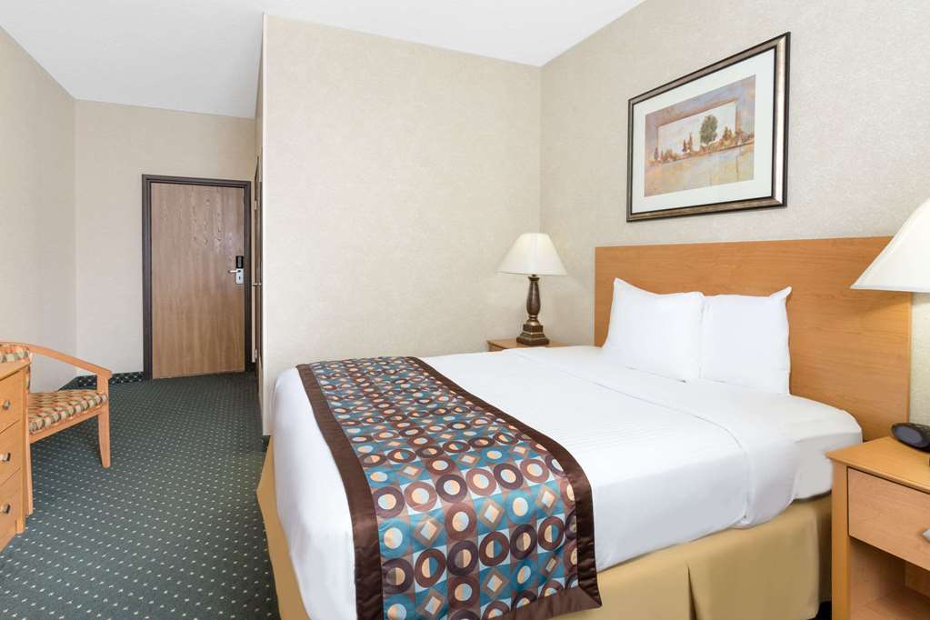 Baymont by Wyndham Waterloo - photo 18