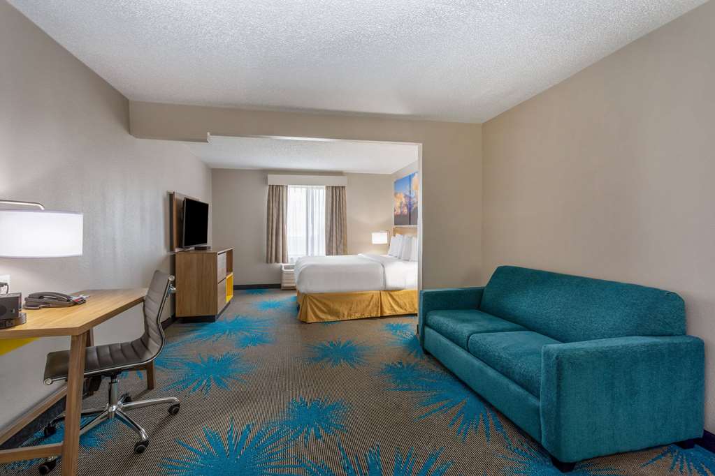 Days Inn & Suites by Wyndham Denver International Airport - photo 33
