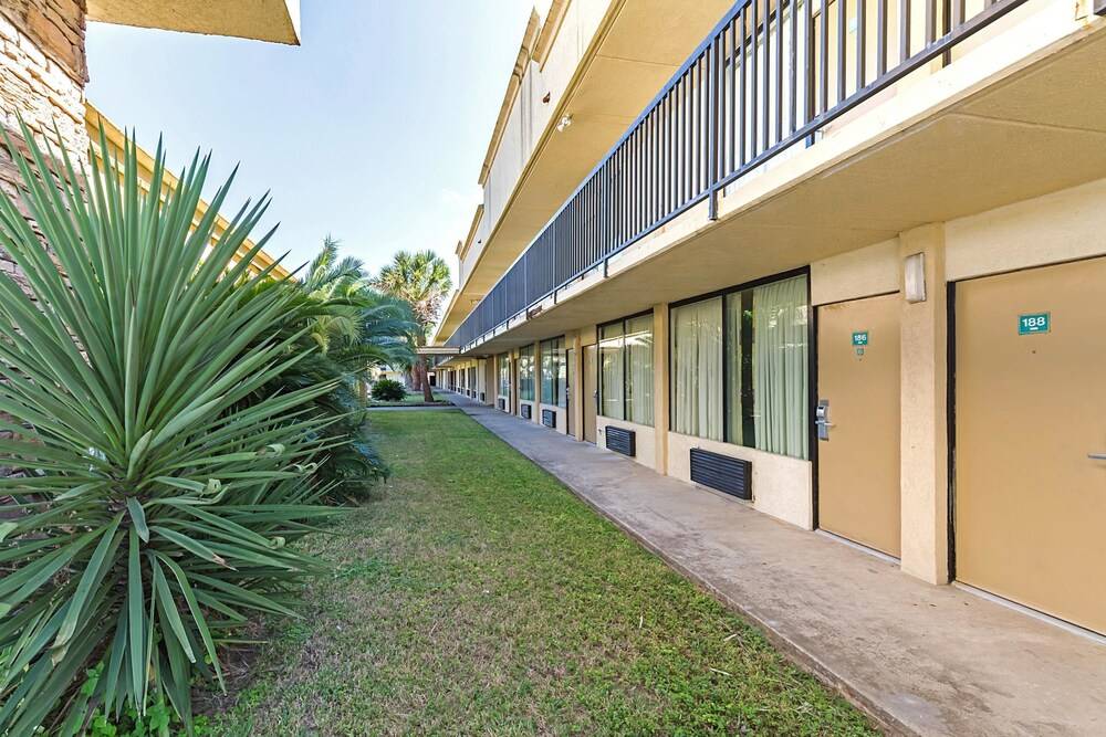 Eco Inn Suites by Hotel O Baytown - photo 31
