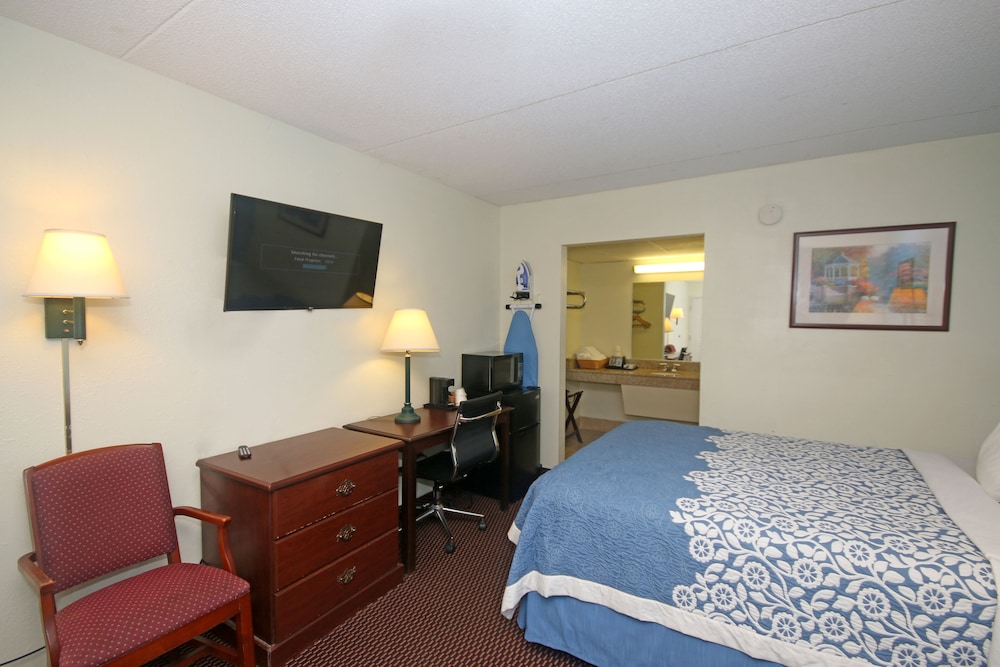 Hamilton Inn Jonesville NC - photo 22