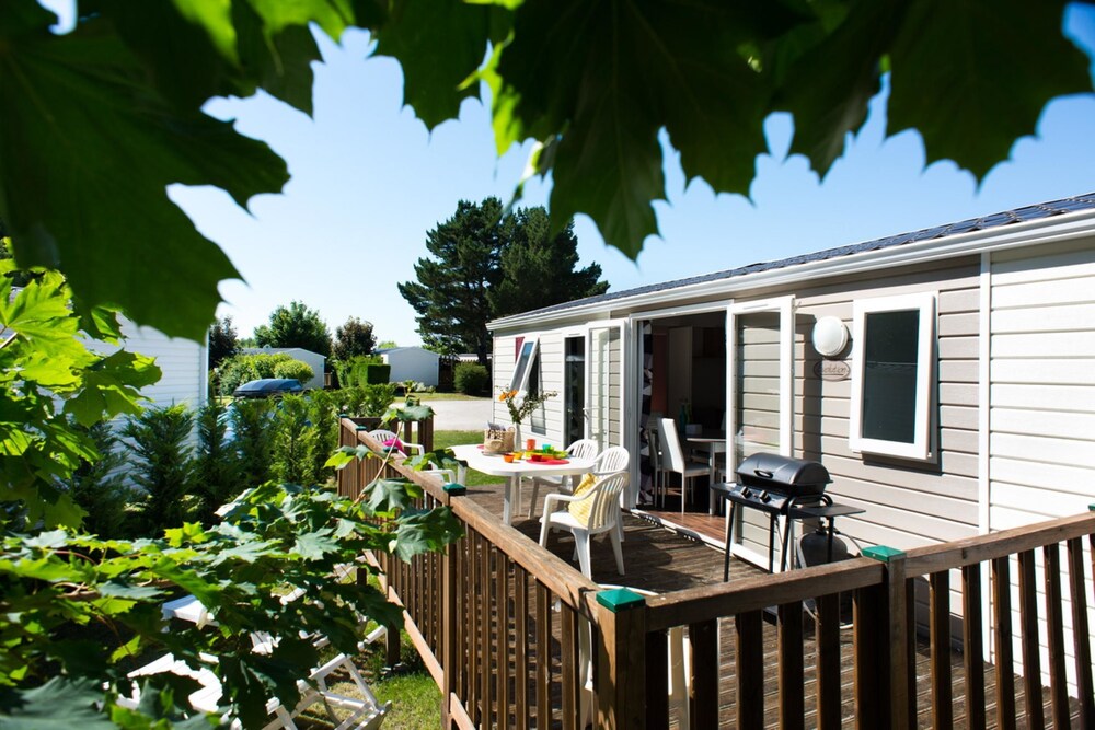 Camping Domaine de Soulac — 4-Star Luxury Hotel in Soulac-Sur-Mer, France