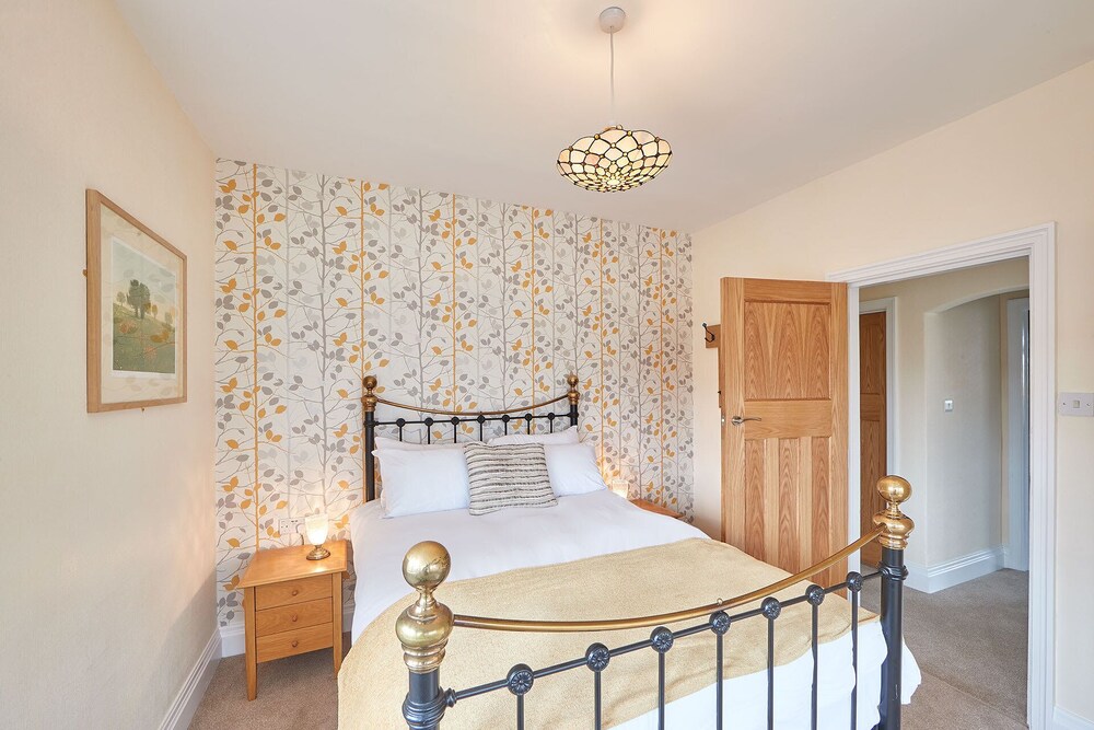 Host & Stay Puffin House