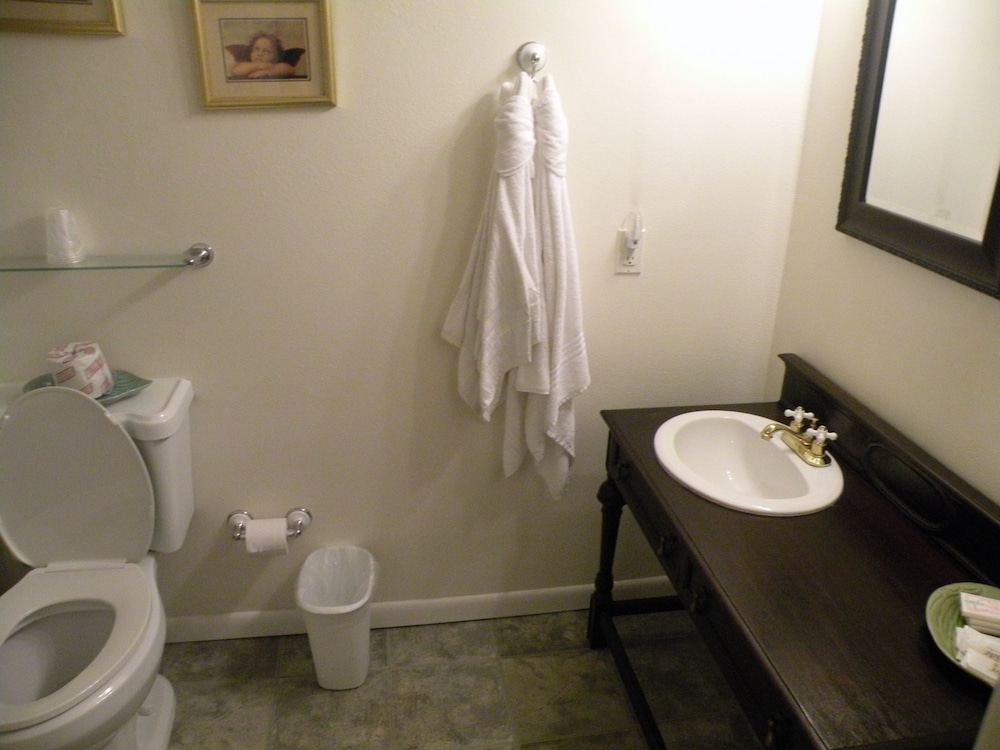 1876 Heritage Inn - photo 13