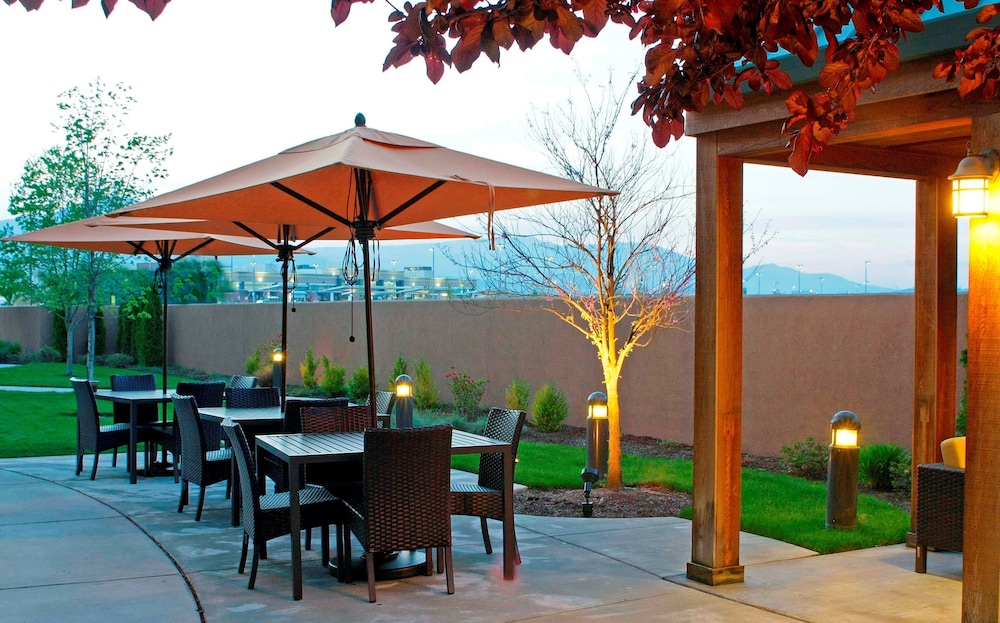 Courtyard by Marriott Medford Airport - photo 65