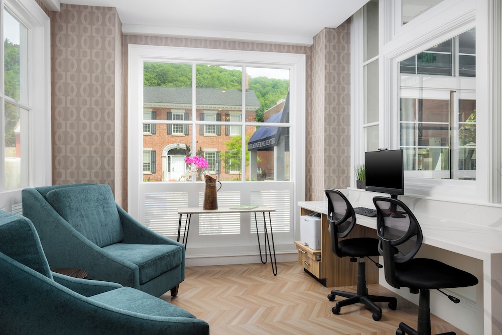 Capitol Plaza Hotel Montpelier Tapestry Collection by Hilton - photo 46