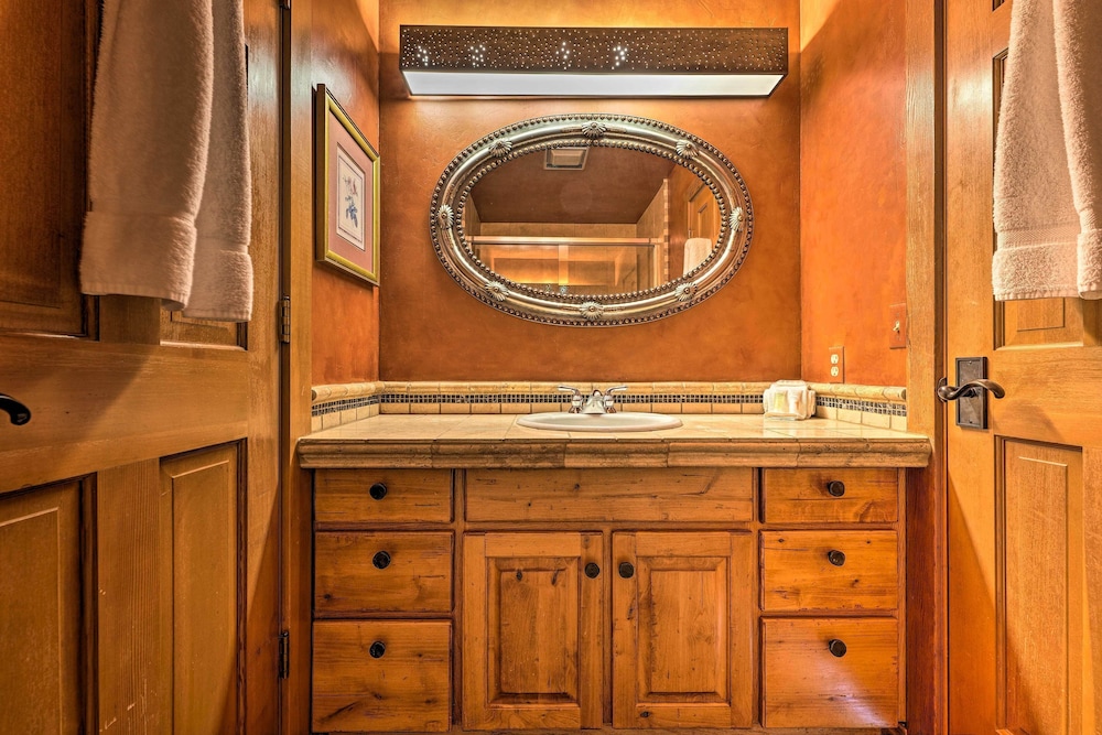 Luxe Sun Valley Retreat with Hot Tub 3 Mi to Resort - photo 2