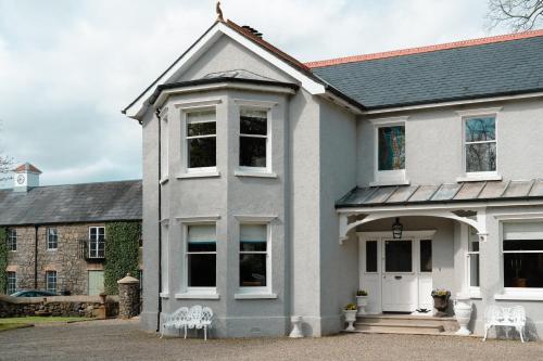 Luxury Escape with Hot Tub in County Antrim — hotel in Ballymena