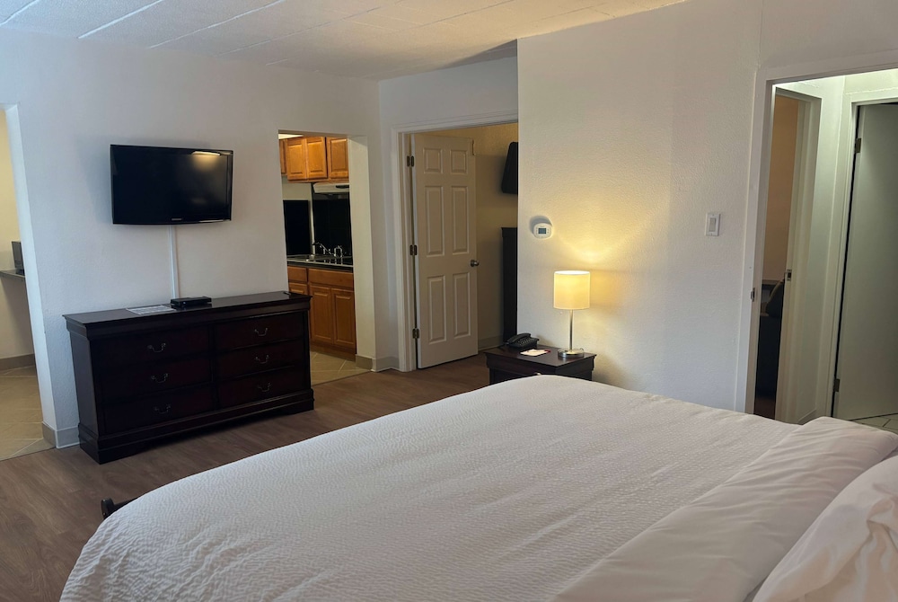 Ramada by Wyndham Butler Tesla Biohealing Resort - photo 29