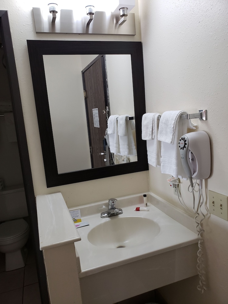 Days Inn by Wyndham Portage Cascade Mountain area - photo 44