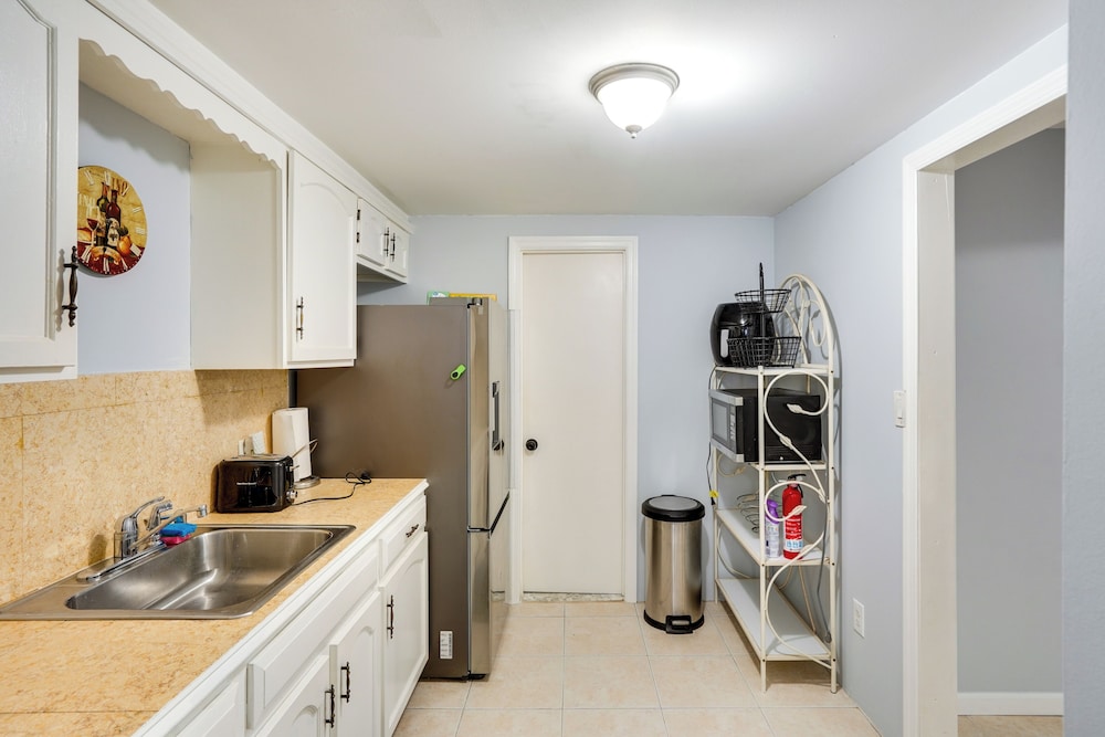 Cozy Albany Vacation Rental about 5 Mi to Downtown
