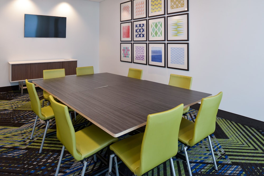 Holiday Inn Express & Suites Ottumwa by IHG - photo 56
