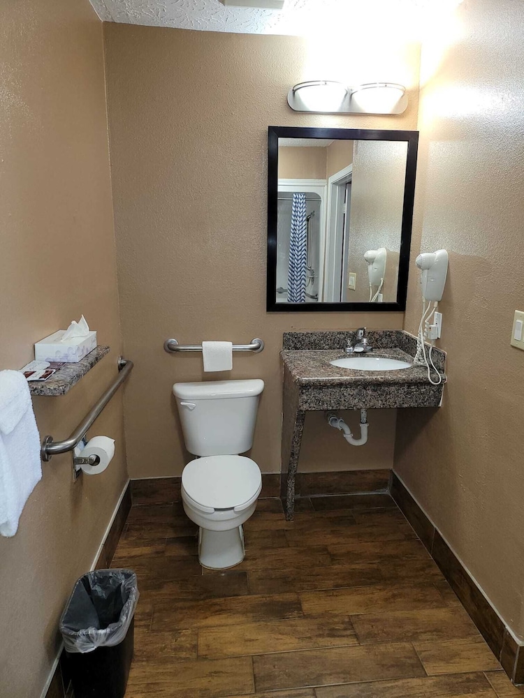 Texas Inn & Suites Raymondville - photo 37