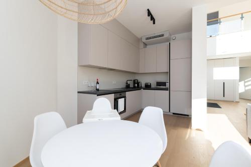 4bdr Modern and Stylish Apartment near Kadriorg with Free Parking