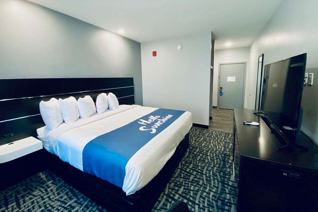 Days Inn & Suites by Wyndham Horn Lake Memphis Graceland - photo 13