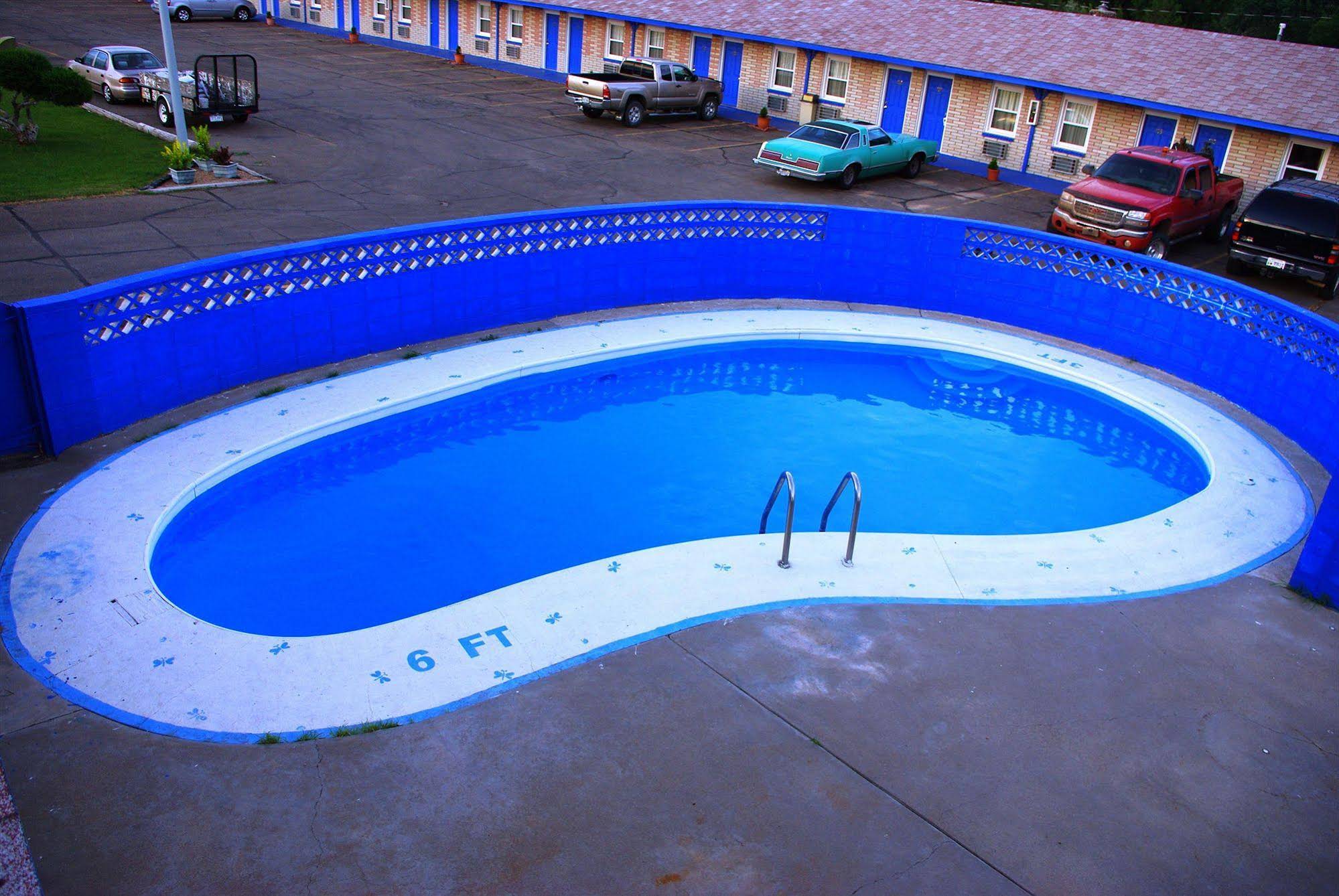 Blue Spruce Motel - photo 3