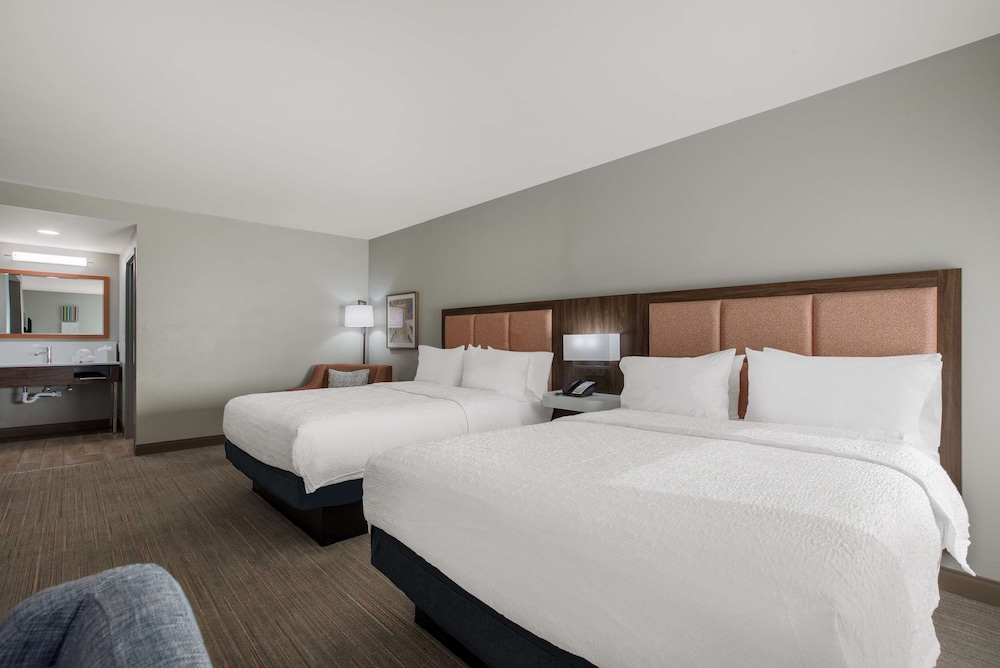Hampton Inn Linden - photo 15