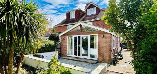 Spacious home near the Marinas with ample parking — 4-Star Luxury Hotel in Lymington, United Kingdom
