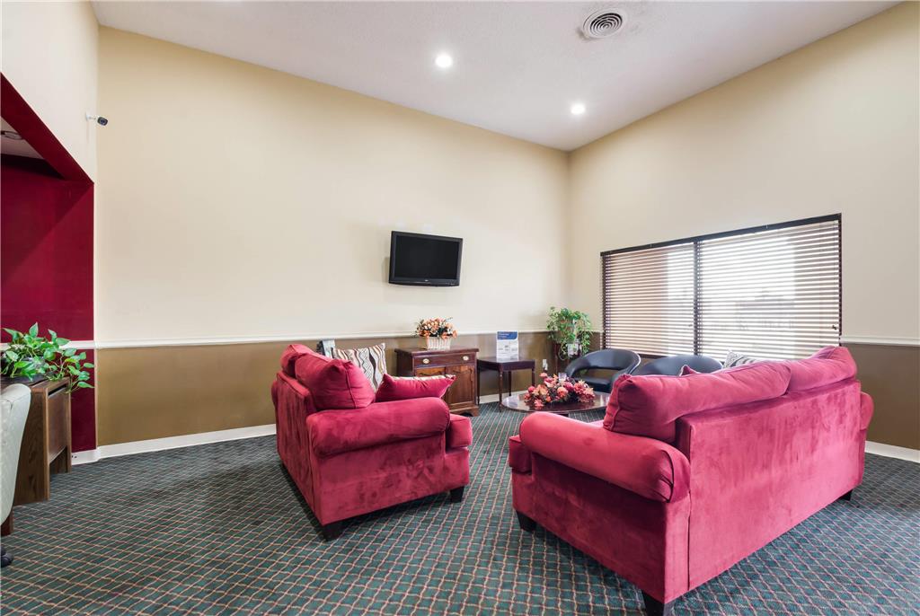 Econo Lodge Inn & Suites Knoxville East - photo 4