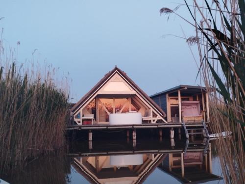 Pfahlbau Sunset II Toplage inklusive Elektroboot in Rust, Austria