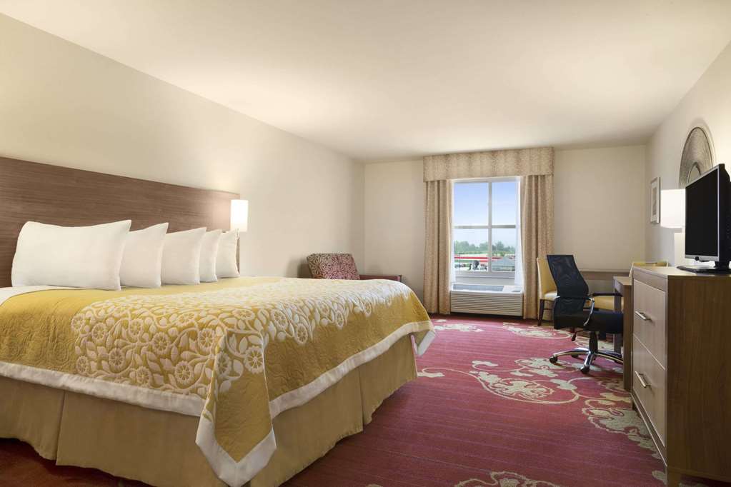 Days Inn & Suites by Wyndham Belmont - photo 15