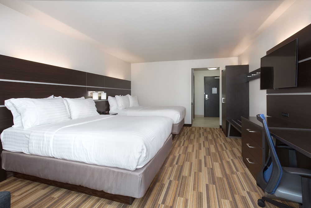 Holiday Inn Express and Suites Lincoln I 80 by IHG - photo 7