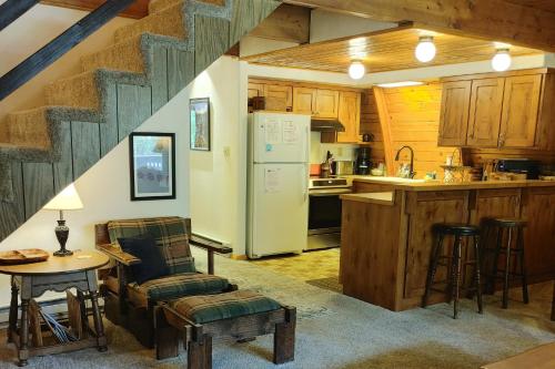 Harmony Haven - carbon neutral hotel in Mccall