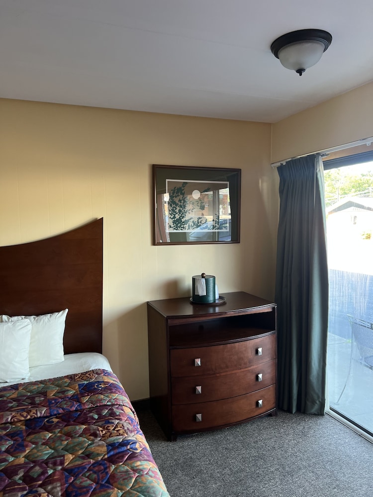 All Star Inn & Suites - photo 180