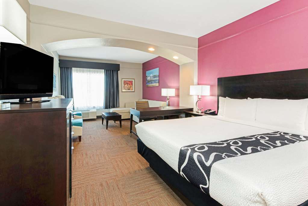 La Quinta Inn & Suites by Wyndham Winnie - photo 20