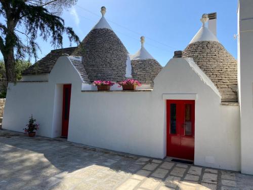 Casa Vacanza Trulli Nonno Magno — 4-Star Luxury Hotel in Martina Franca, Italy