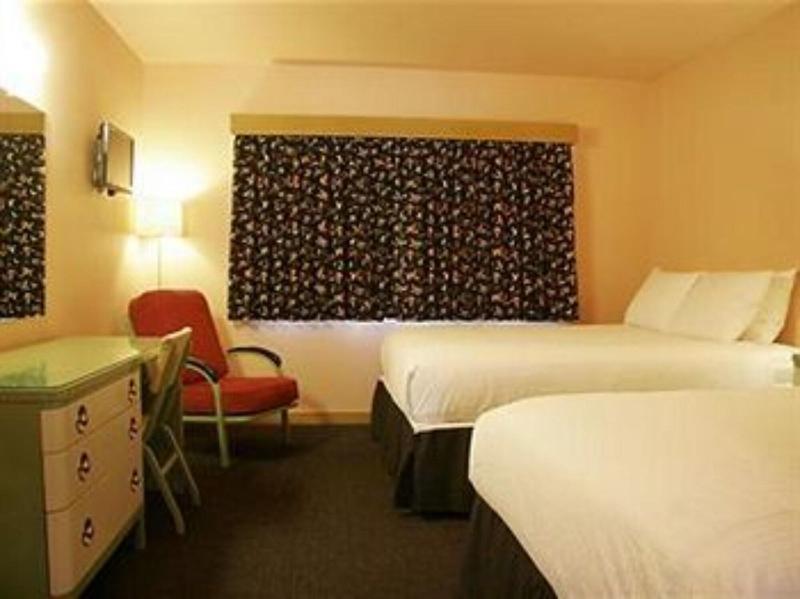 Holiday Music Motel - photo 53